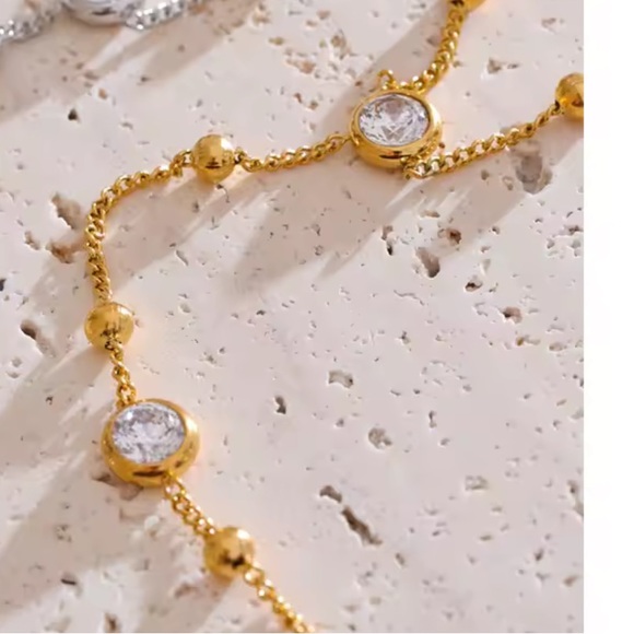 Hand Chain 18K Gold Plated Stainless Steel 
 Wrist Chain with Finger Fashion - Picture 9 of 15